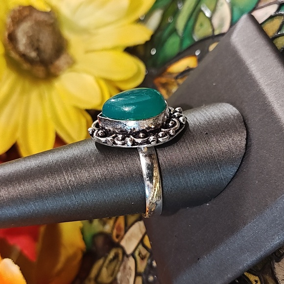 Green Chalcedony Gemstone Ring - Size 10 1/2 - Picture 3 of 8